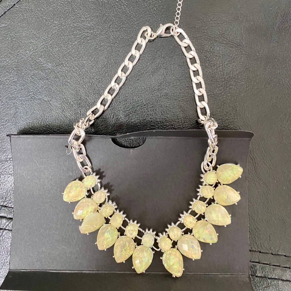 Elegant necklace